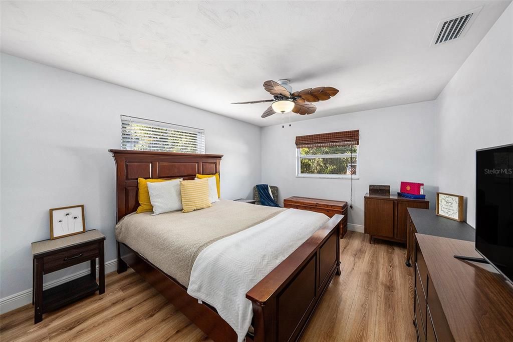 Active With Contract: $350,000 (3 beds, 2 baths, 1320 Square Feet)