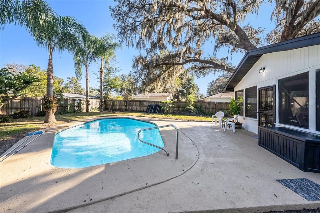 Active With Contract: $350,000 (3 beds, 2 baths, 1320 Square Feet)