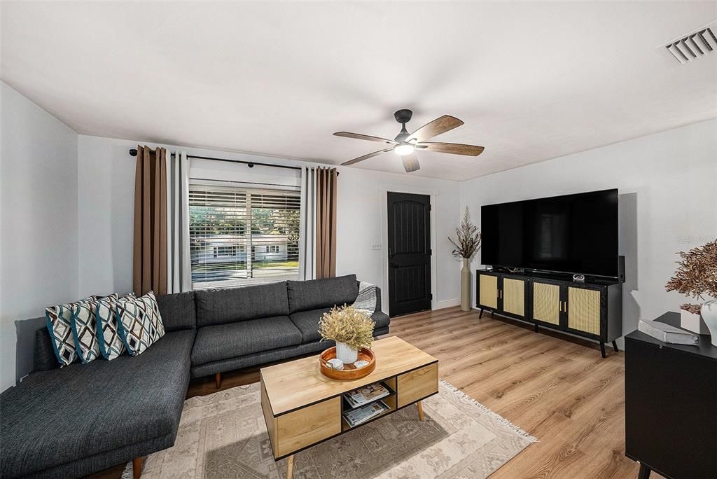 Active With Contract: $350,000 (3 beds, 2 baths, 1320 Square Feet)