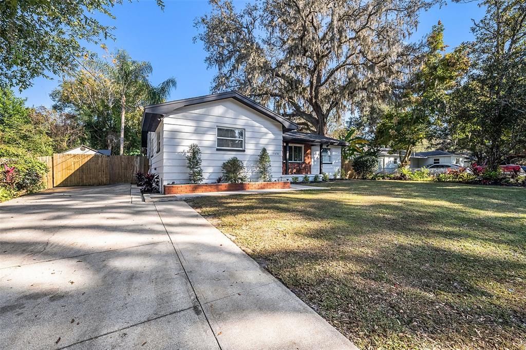 Active With Contract: $350,000 (3 beds, 2 baths, 1320 Square Feet)