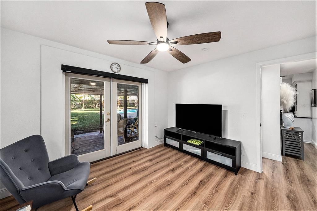 Active With Contract: $350,000 (3 beds, 2 baths, 1320 Square Feet)