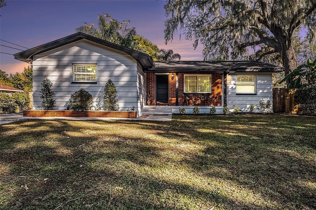 Active With Contract: $350,000 (3 beds, 2 baths, 1320 Square Feet)