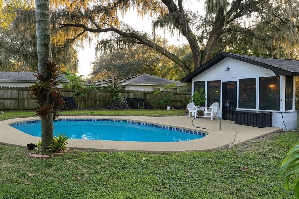 Active With Contract: $350,000 (3 beds, 2 baths, 1320 Square Feet)