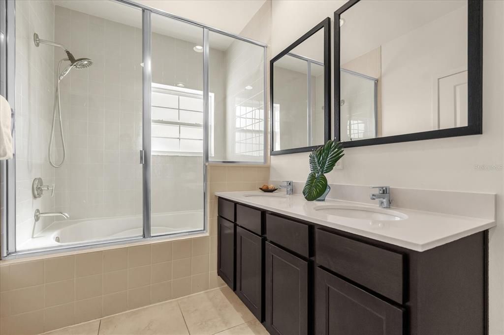 待售: $315,000 (2 贝兹, 2 浴室, 1350 平方英尺)