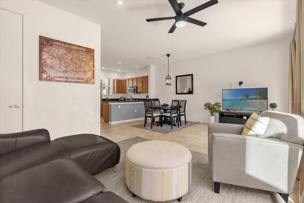 待售: $315,000 (2 贝兹, 2 浴室, 1350 平方英尺)