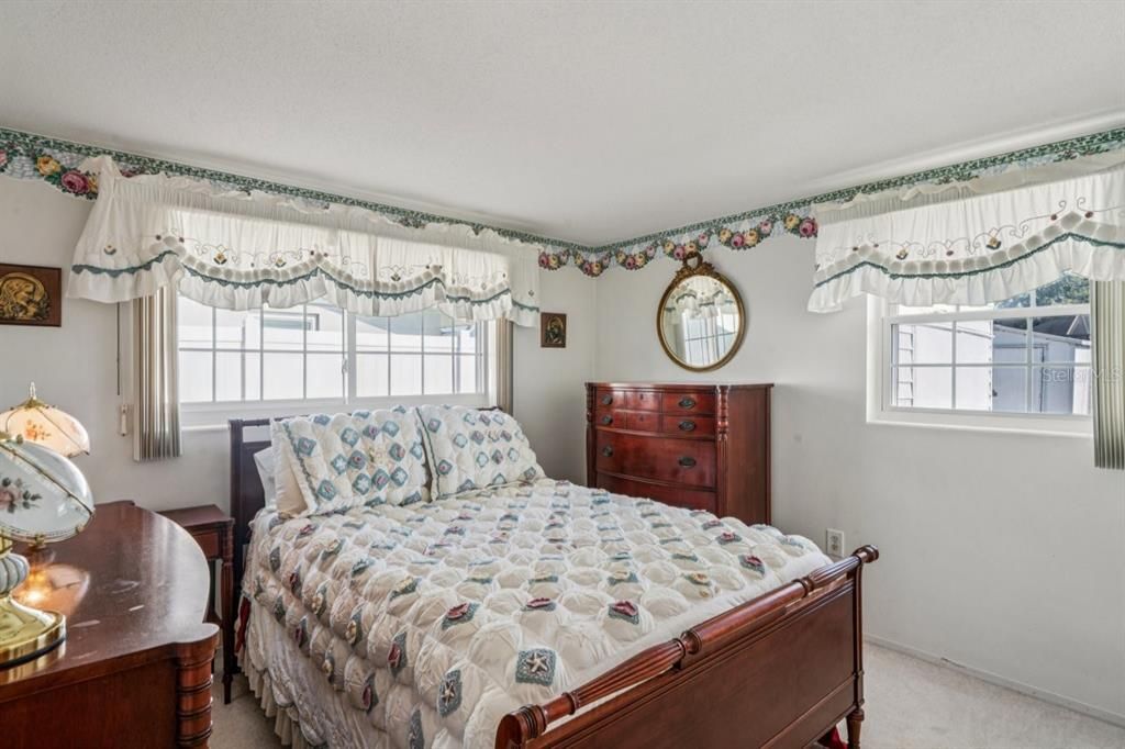 待售: $225,000 (2 贝兹, 2 浴室, 1069 平方英尺)