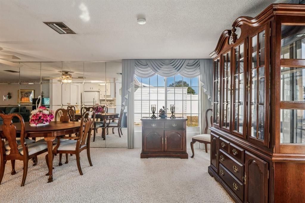 待售: $225,000 (2 贝兹, 2 浴室, 1069 平方英尺)