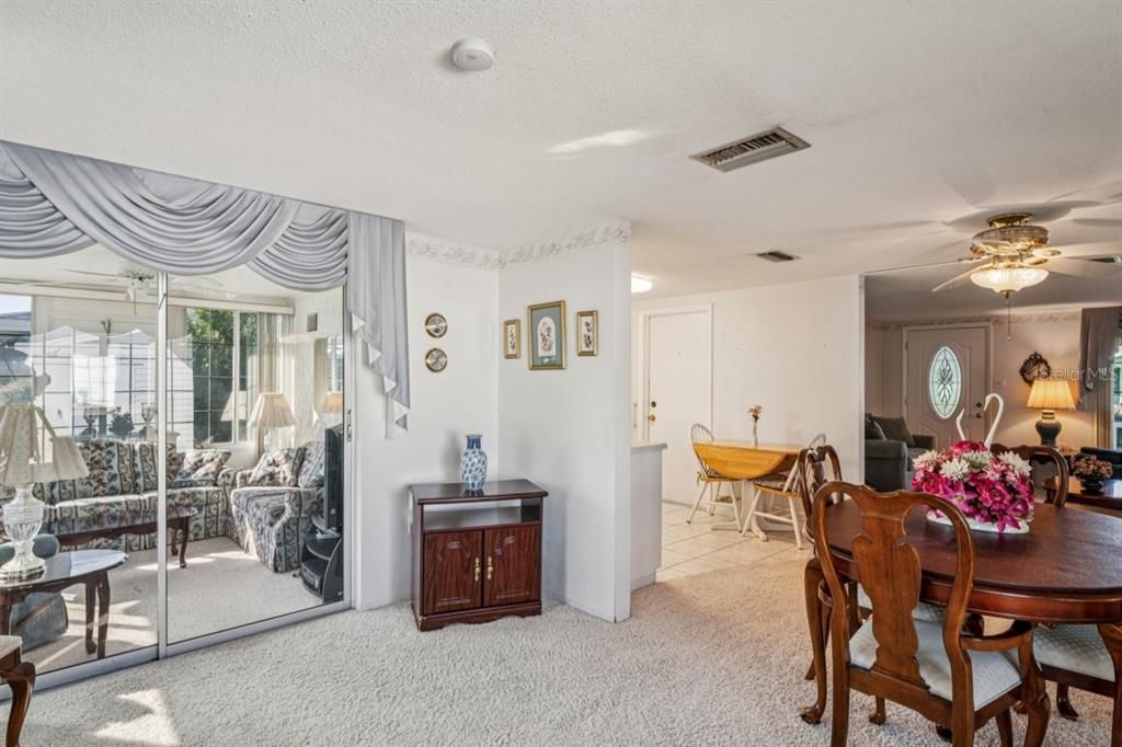 待售: $225,000 (2 贝兹, 2 浴室, 1069 平方英尺)