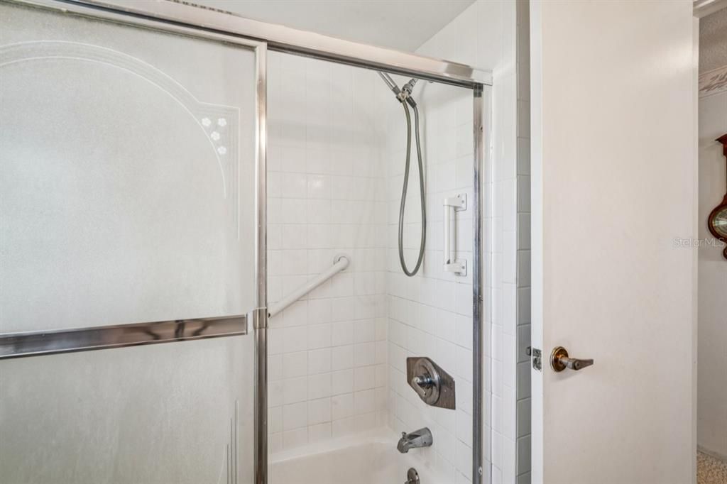 待售: $225,000 (2 贝兹, 2 浴室, 1069 平方英尺)