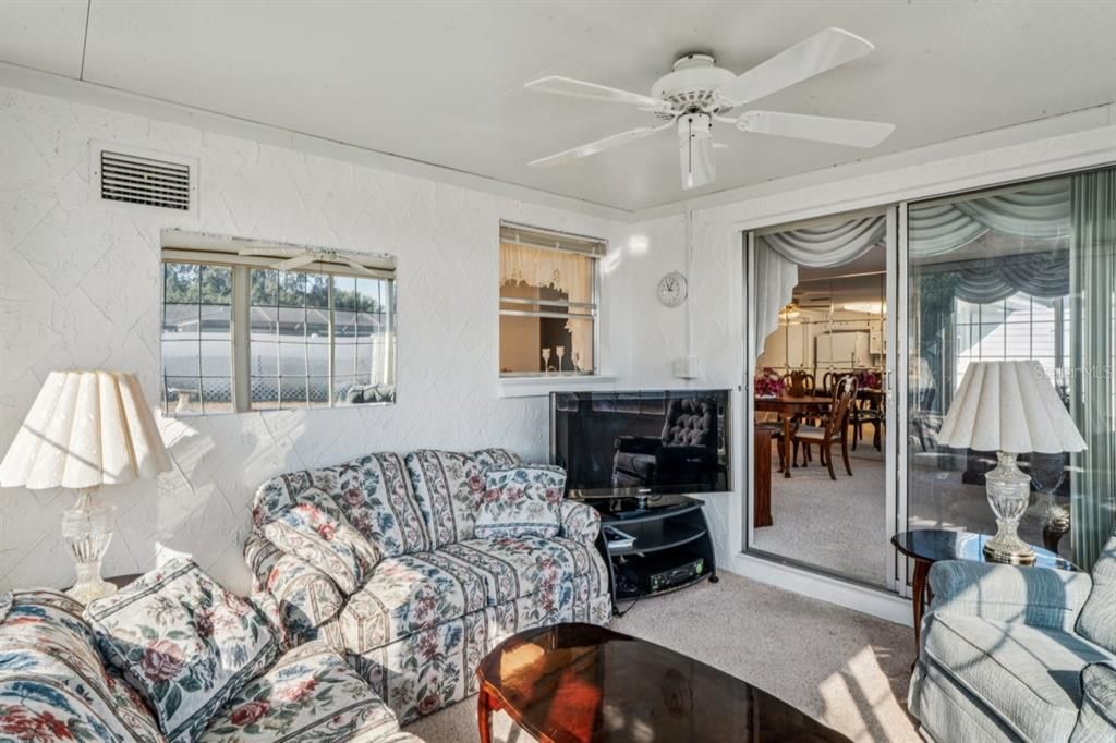 待售: $225,000 (2 贝兹, 2 浴室, 1069 平方英尺)