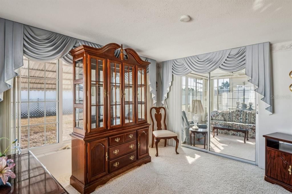 待售: $225,000 (2 贝兹, 2 浴室, 1069 平方英尺)