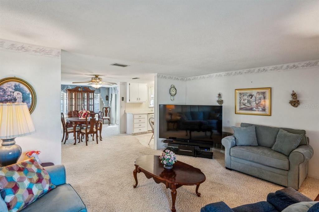 待售: $225,000 (2 贝兹, 2 浴室, 1069 平方英尺)