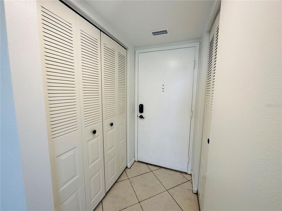 В аренду: $2,250 (2 спален, 2 ванн, 890 Квадратных фут)