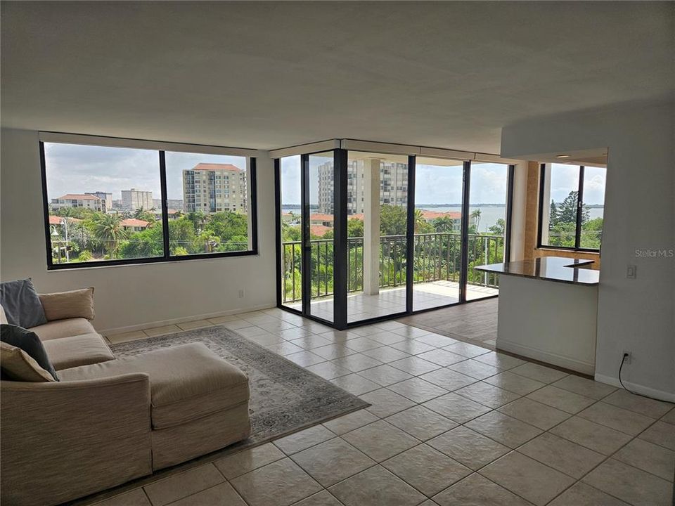 В аренду: $2,250 (2 спален, 2 ванн, 890 Квадратных фут)