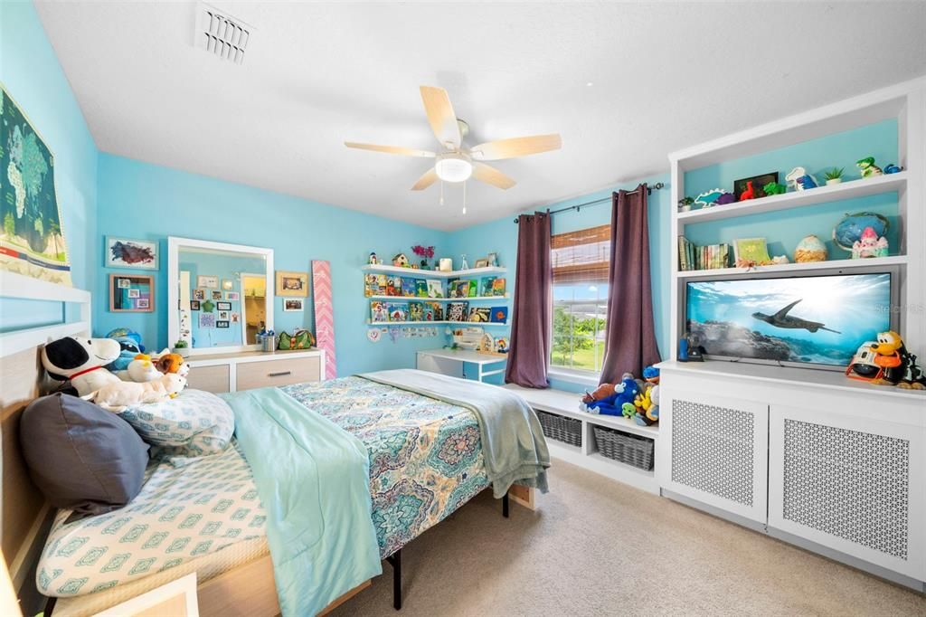 合同活跃: $515,000 (4 贝兹, 2 浴室, 2820 平方英尺)