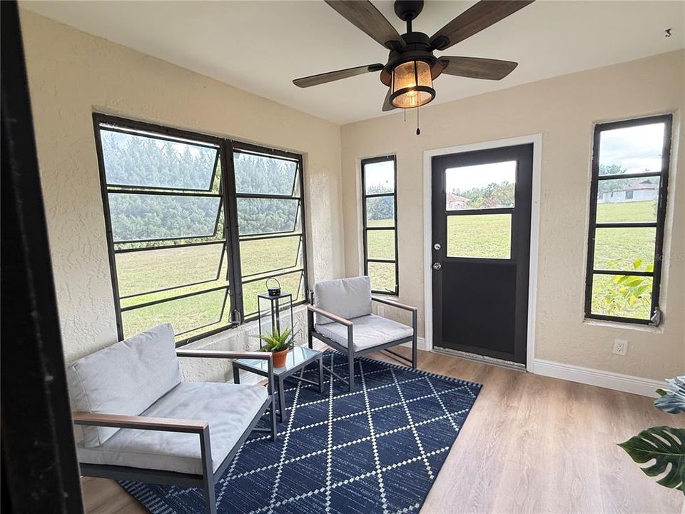 待售: $232,999 (2 贝兹, 2 浴室, 1042 平方英尺)