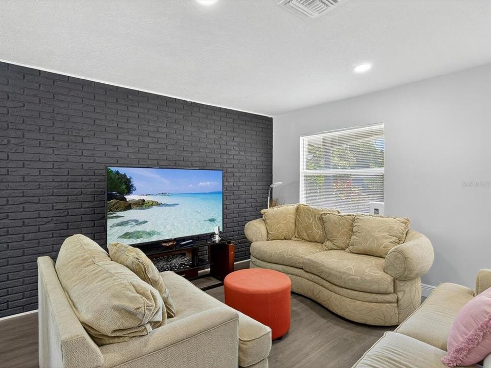 For Sale: $535,000 (4 beds, 2 baths, 1776 Square Feet)