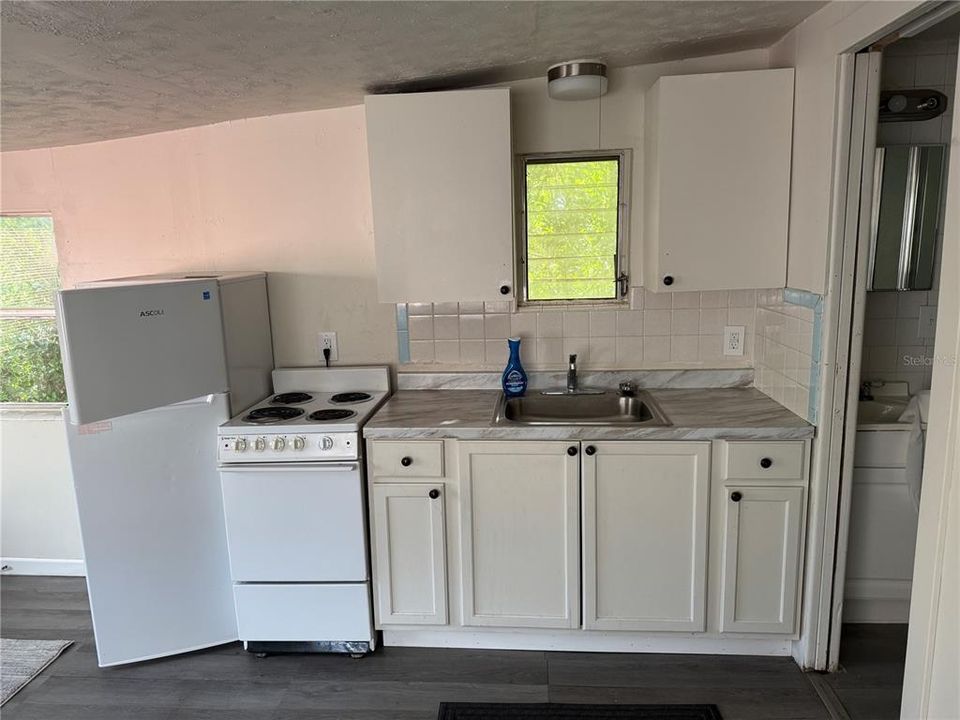 待售: $370,000 (3 贝兹, 3 浴室, 685 平方英尺)