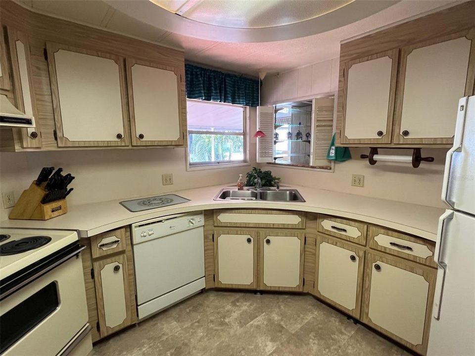 For Sale: $104,500 (2 beds, 2 baths, 1344 Square Feet)