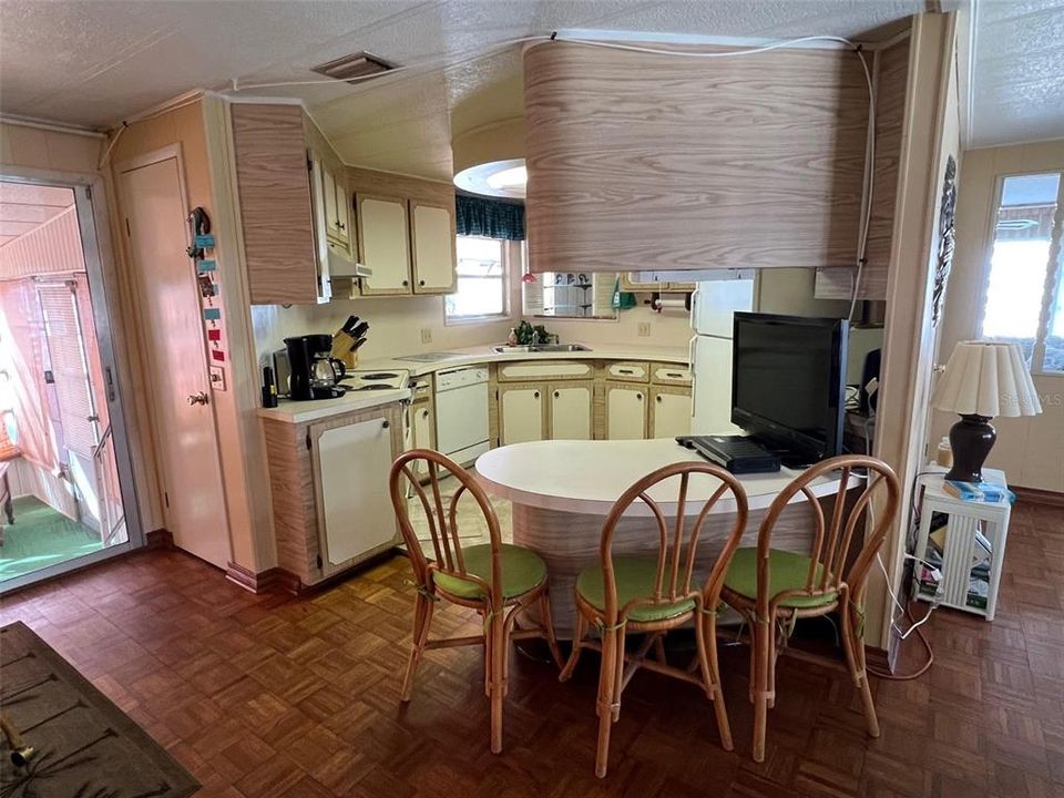 For Sale: $104,500 (2 beds, 2 baths, 1344 Square Feet)