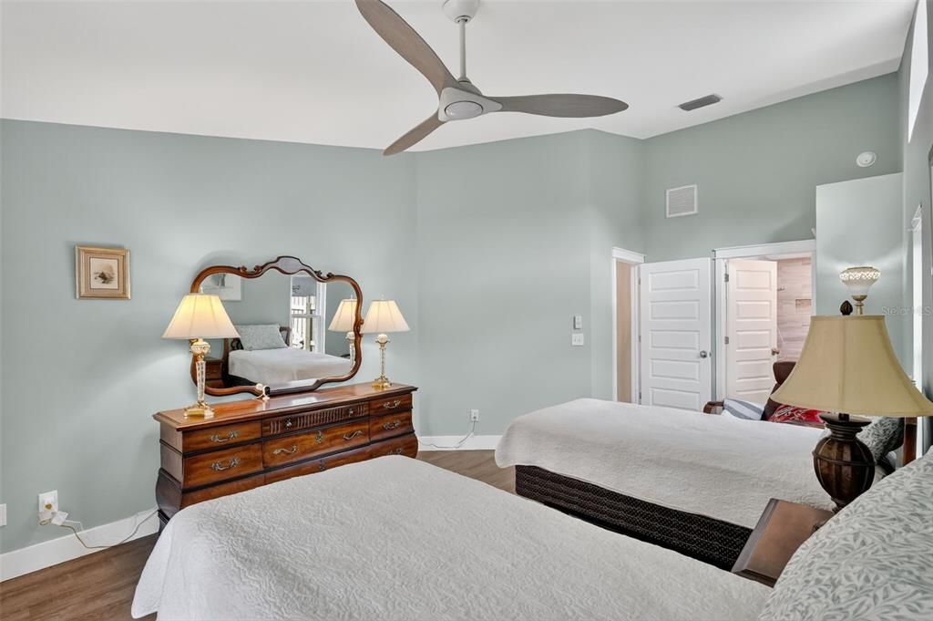 For Sale: $449,000 (4 beds, 2 baths, 1564 Square Feet)