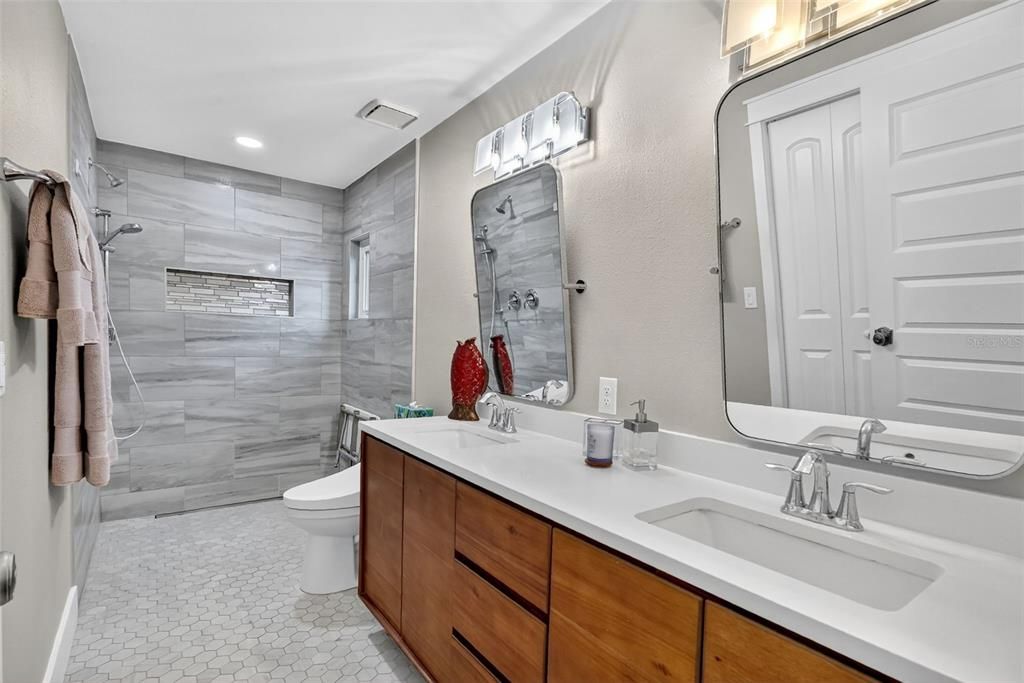 For Sale: $449,000 (4 beds, 2 baths, 1564 Square Feet)