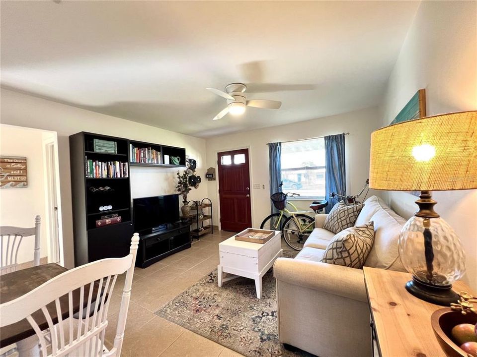 В аренду: $1,450 (2 спален, 1 ванн, 675 Квадратных фут)