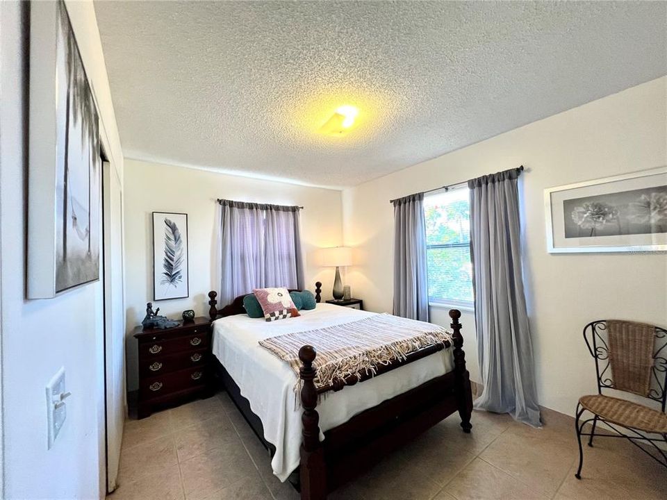 В аренду: $1,450 (2 спален, 1 ванн, 675 Квадратных фут)