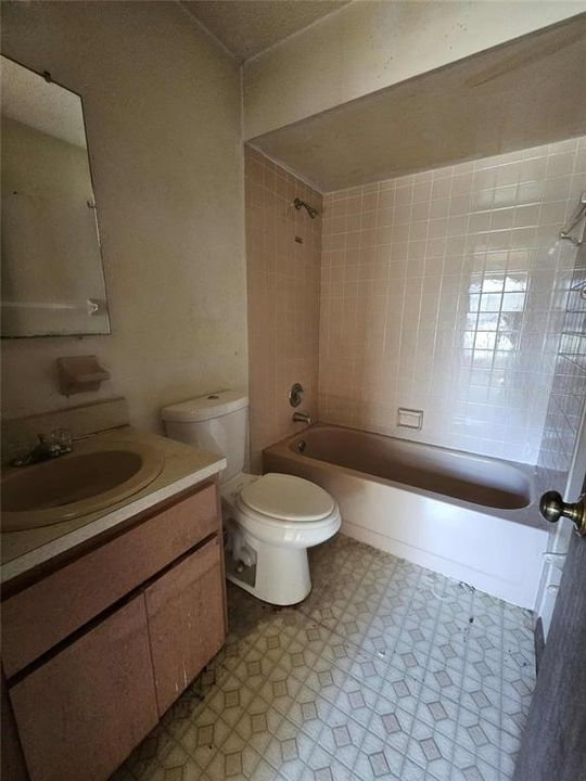 На продажу: $117,005 (3 спален, 2 ванн, 1571 Квадратных фут)