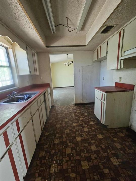 На продажу: $117,005 (3 спален, 2 ванн, 1571 Квадратных фут)