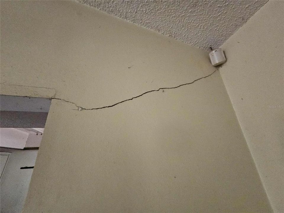 На продажу: $117,005 (3 спален, 2 ванн, 1571 Квадратных фут)