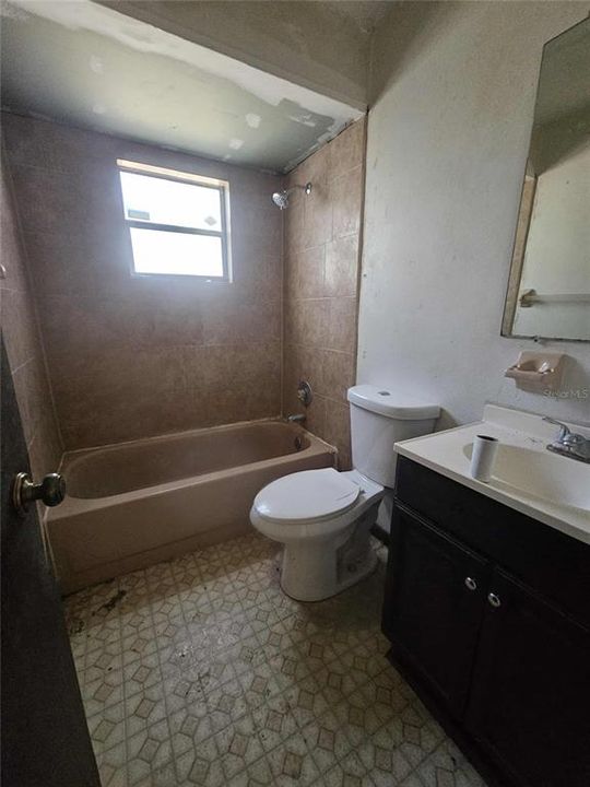 На продажу: $117,005 (3 спален, 2 ванн, 1571 Квадратных фут)