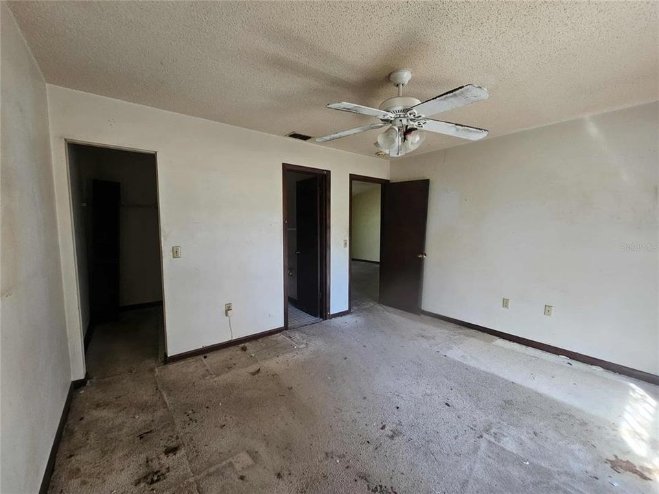 На продажу: $117,005 (3 спален, 2 ванн, 1571 Квадратных фут)