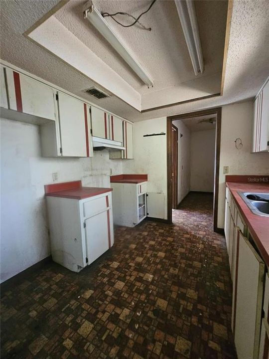 На продажу: $117,005 (3 спален, 2 ванн, 1571 Квадратных фут)