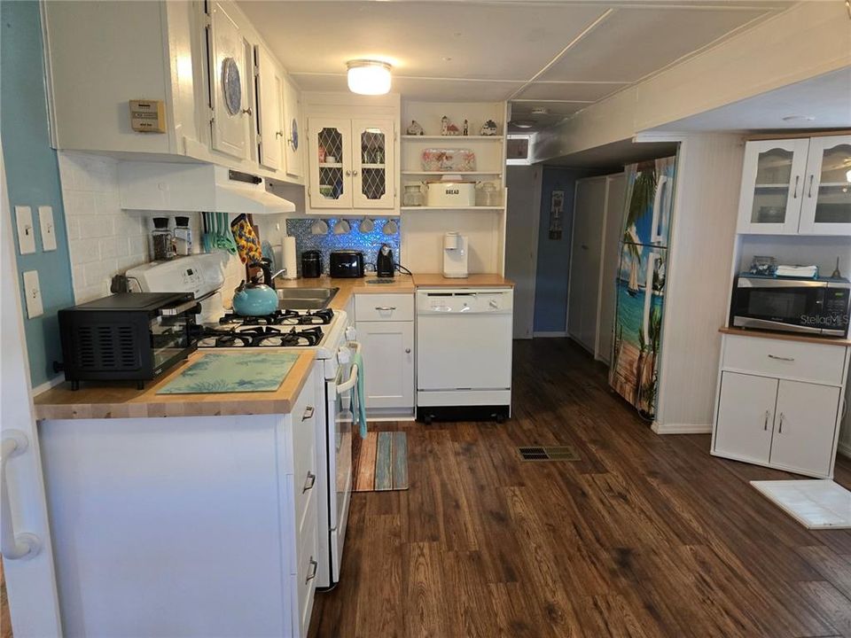 For Sale: $86,000 (2 beds, 1 baths, 360 Square Feet)