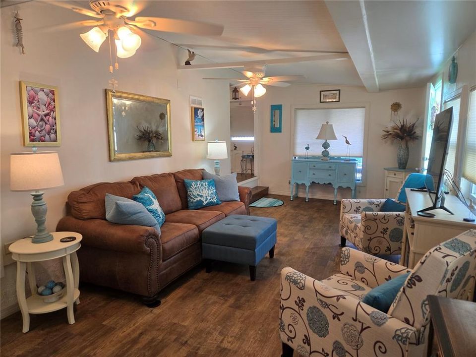 For Sale: $86,000 (2 beds, 1 baths, 360 Square Feet)