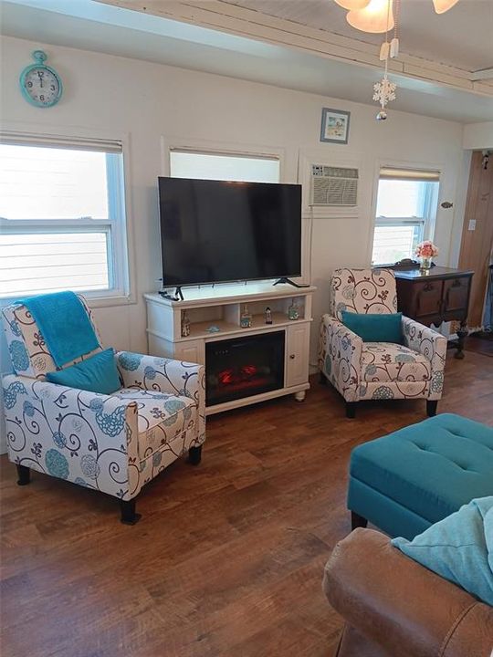 For Sale: $86,000 (2 beds, 1 baths, 360 Square Feet)