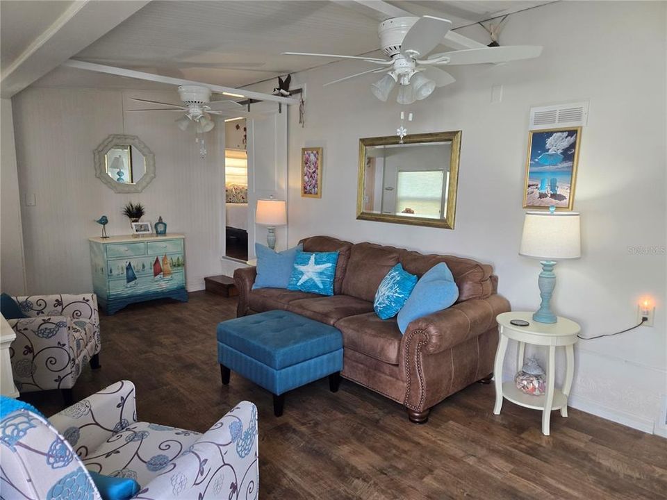 For Sale: $86,000 (2 beds, 1 baths, 360 Square Feet)