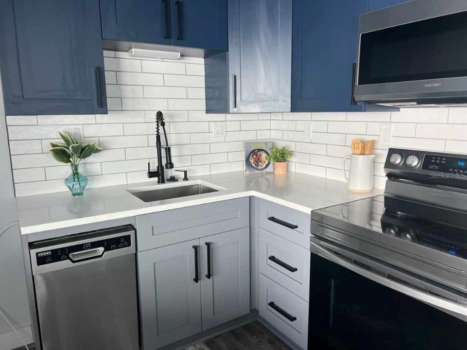 Active With Contract: $325,000 (4 beds, 0 baths, 1352 Square Feet)