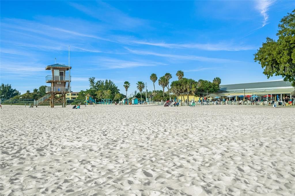 Active With Contract: $3,500,000 (3 beds, 2 baths, 2436 Square Feet)