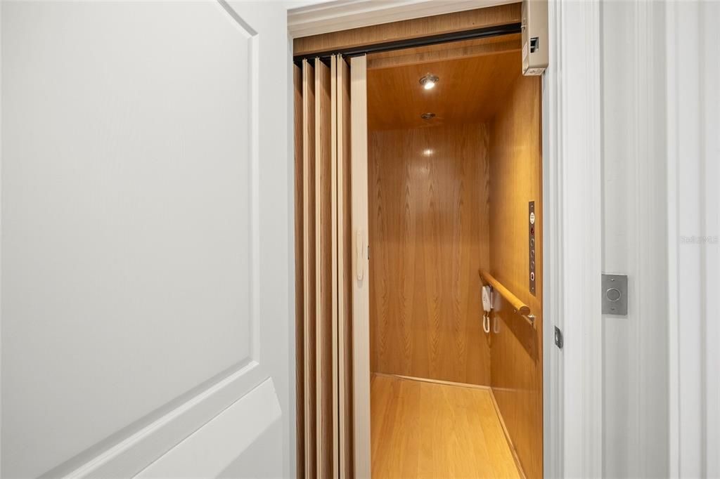 Active With Contract: $3,500,000 (3 beds, 2 baths, 2436 Square Feet)