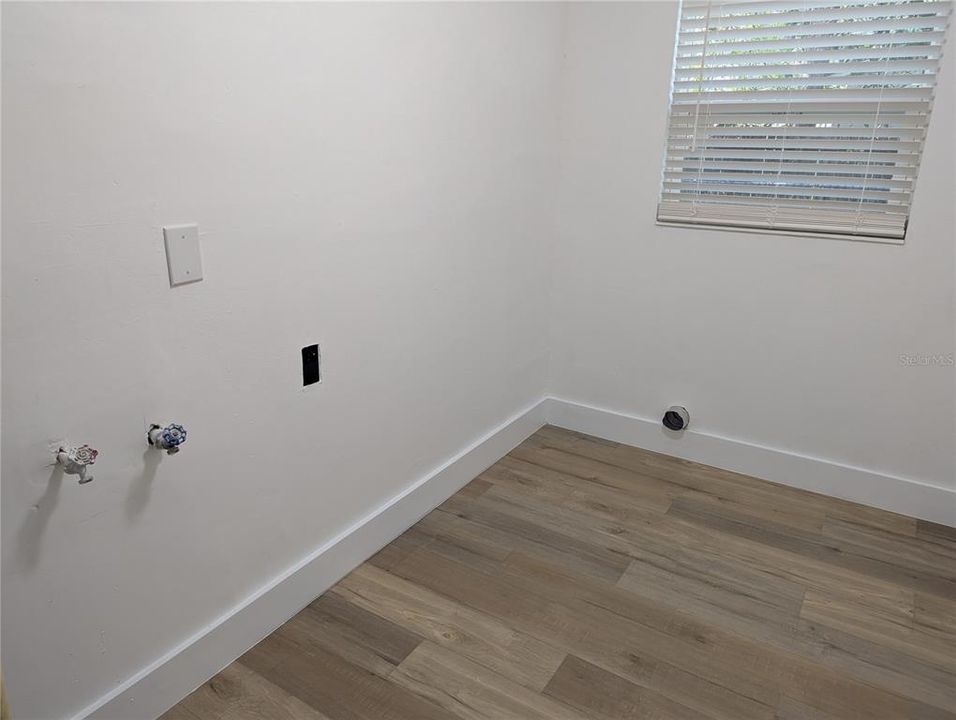 待售: $300,000 (4 贝兹, 2 浴室, 1394 平方英尺)