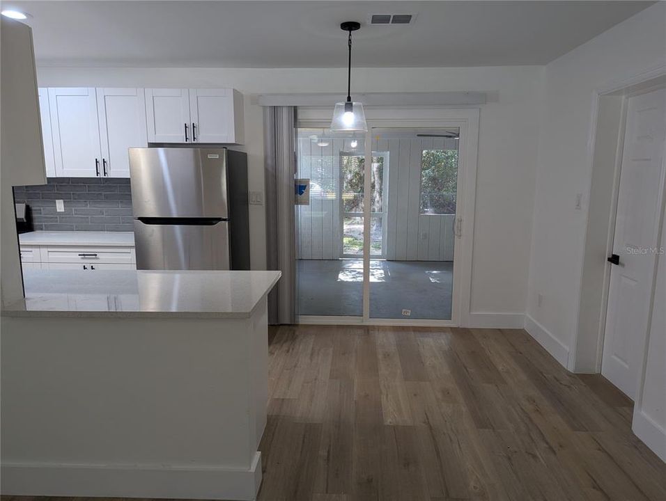 待售: $300,000 (4 贝兹, 2 浴室, 1394 平方英尺)