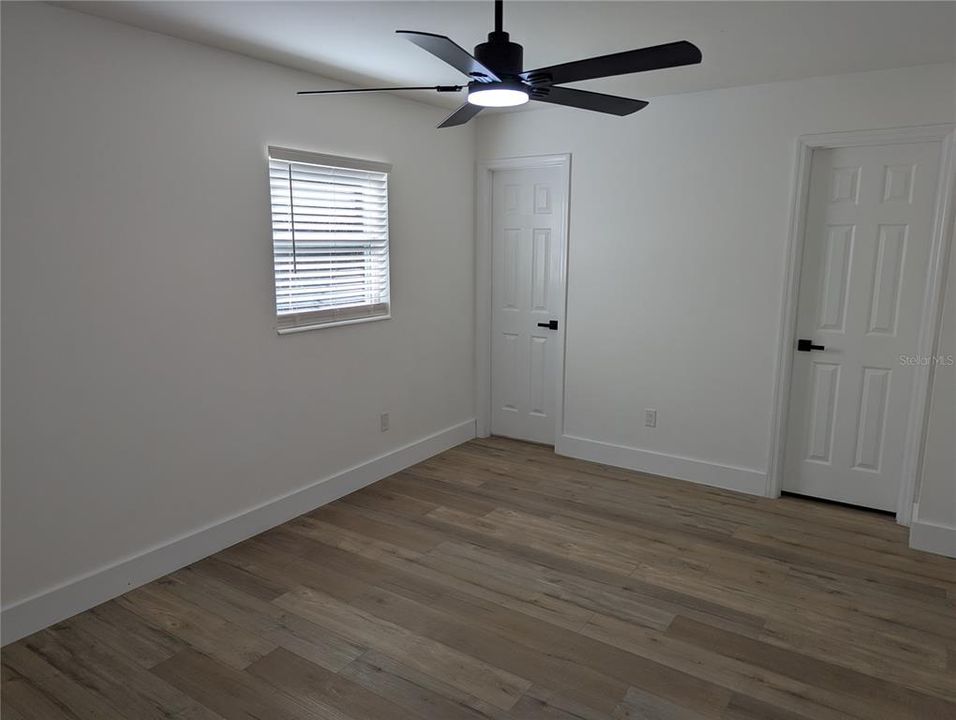 待售: $300,000 (4 贝兹, 2 浴室, 1394 平方英尺)