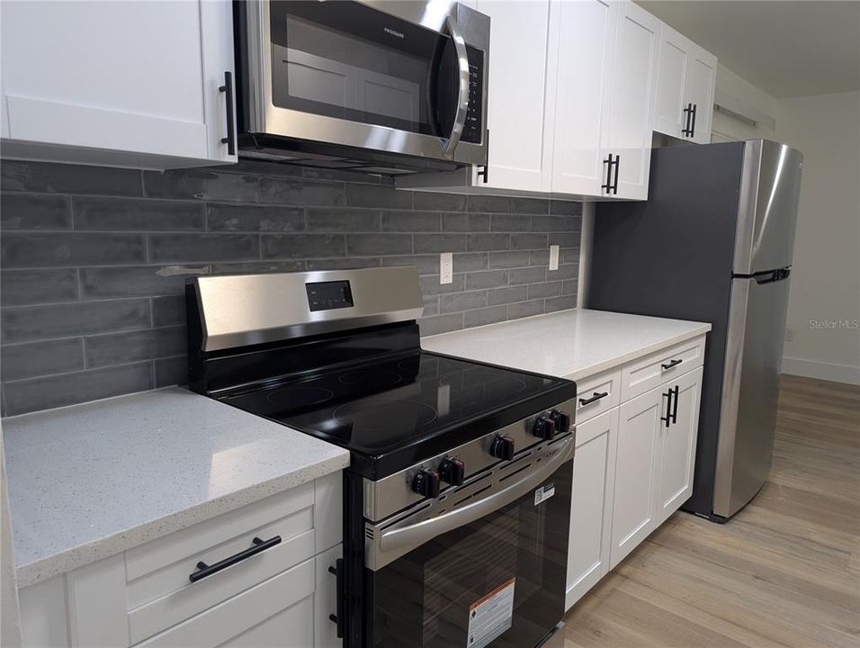 待售: $300,000 (4 贝兹, 2 浴室, 1394 平方英尺)