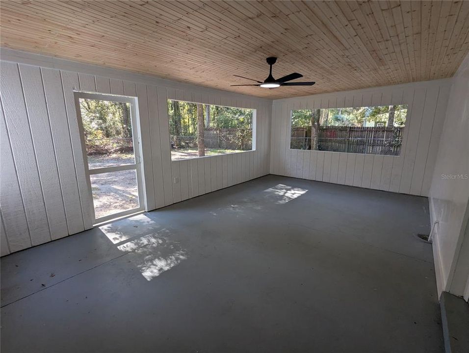 待售: $300,000 (4 贝兹, 2 浴室, 1394 平方英尺)