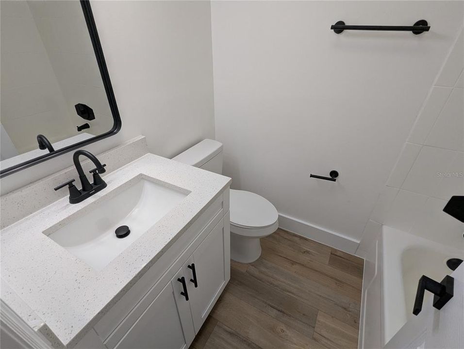 待售: $300,000 (4 贝兹, 2 浴室, 1394 平方英尺)