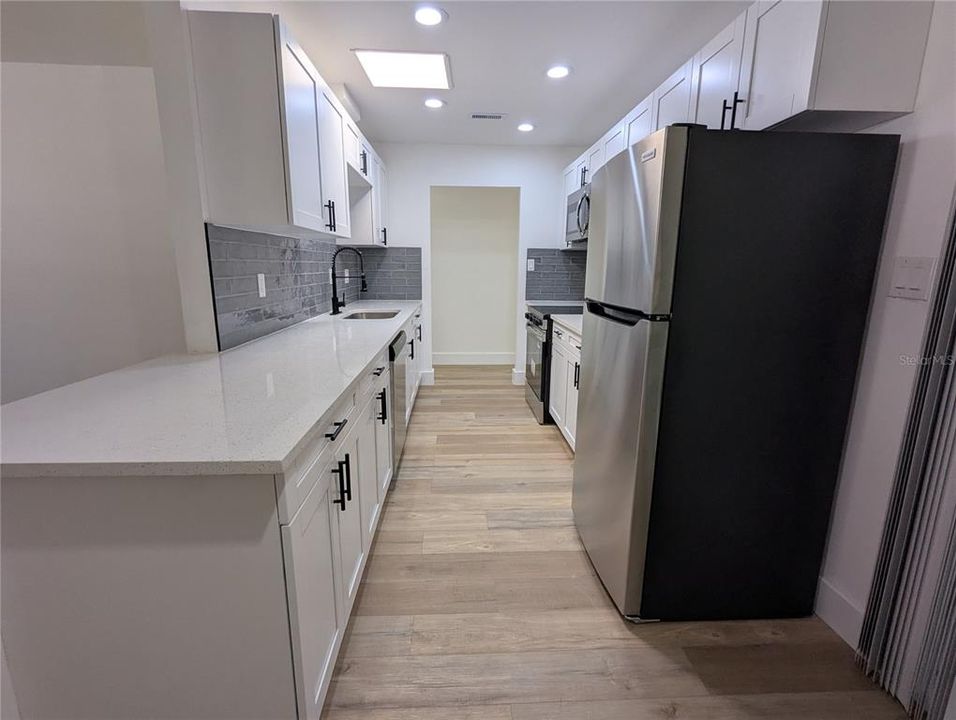 待售: $300,000 (4 贝兹, 2 浴室, 1394 平方英尺)