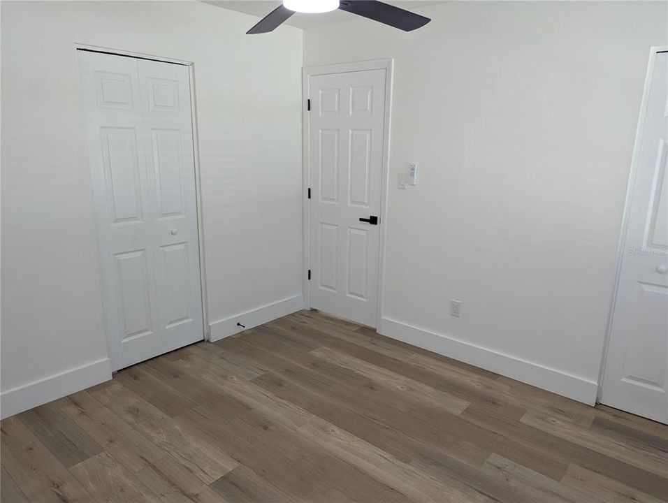 待售: $300,000 (4 贝兹, 2 浴室, 1394 平方英尺)