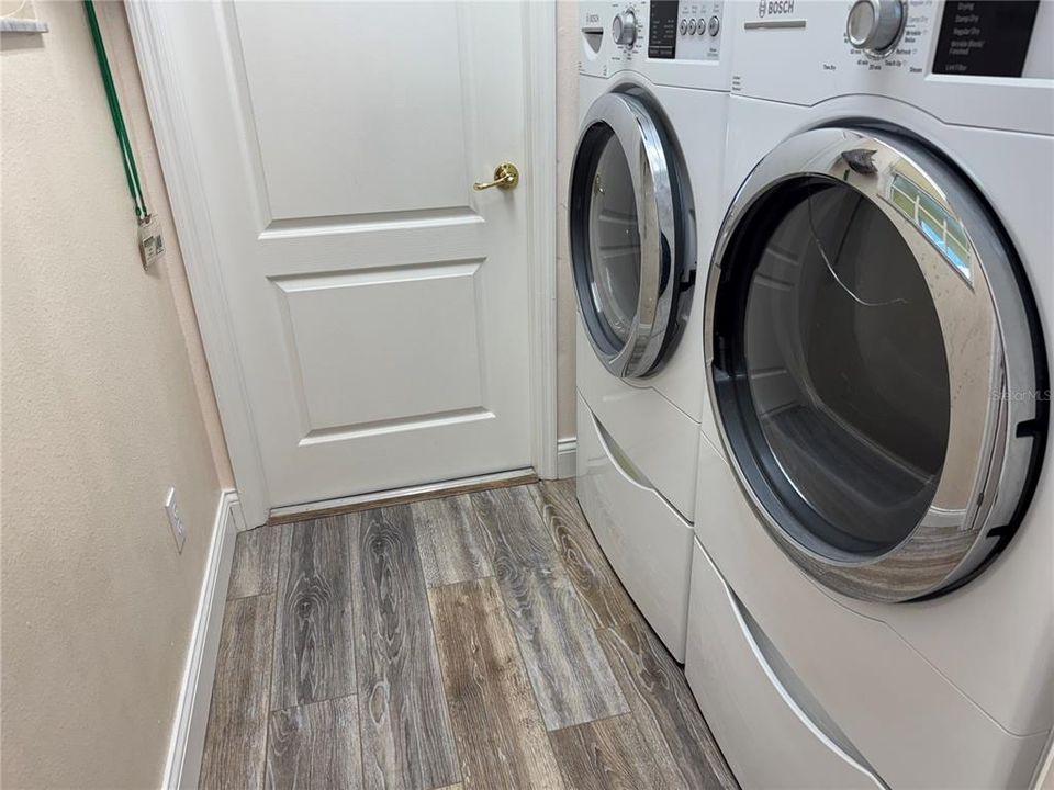 Active With Contract: $314,750 (2 beds, 2 baths, 1722 Square Feet)